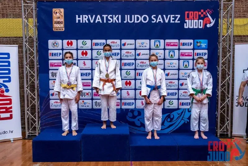 Anja Tomičić Slika Postolja