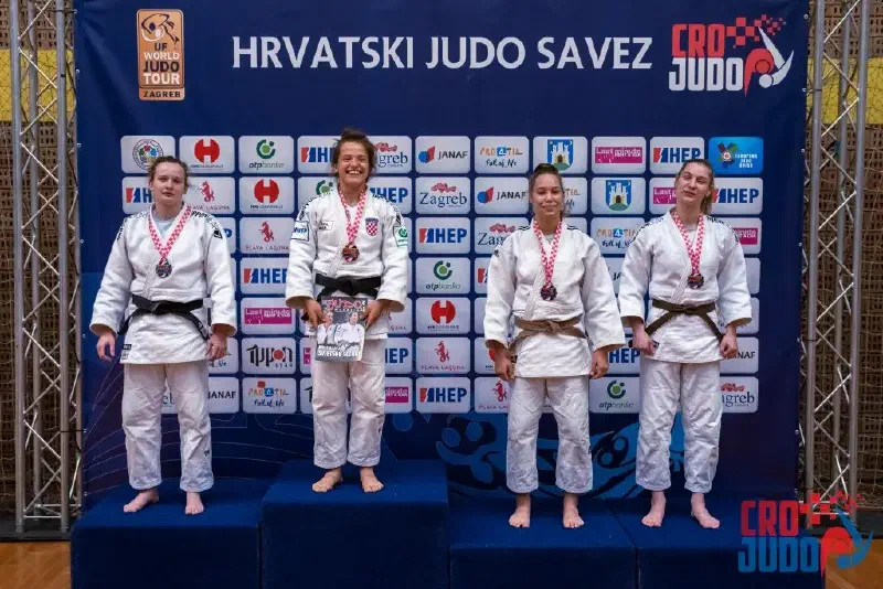 Dora Bortas Slika Postolja